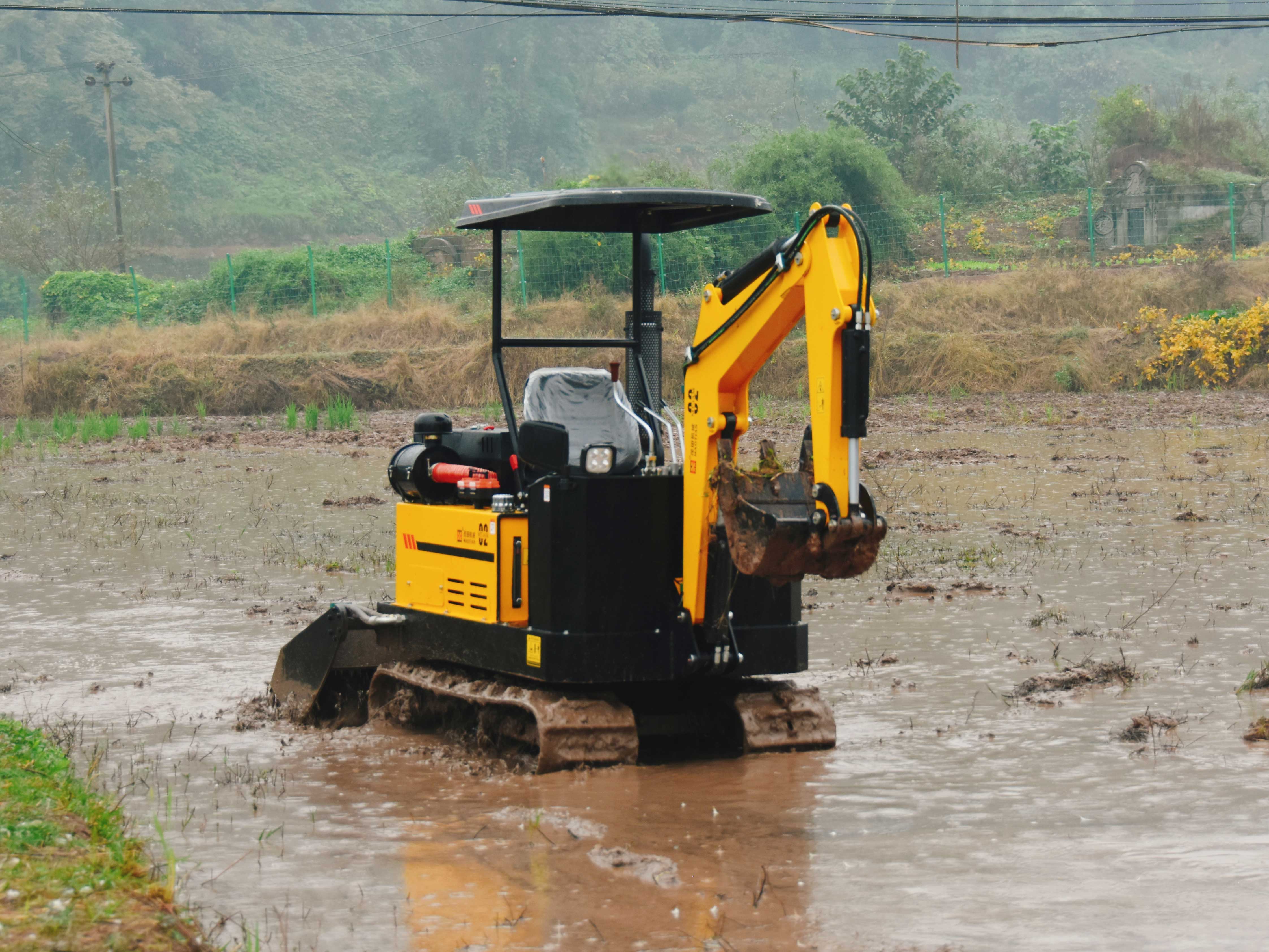 MT-IAM02 自走式履带旋耕机